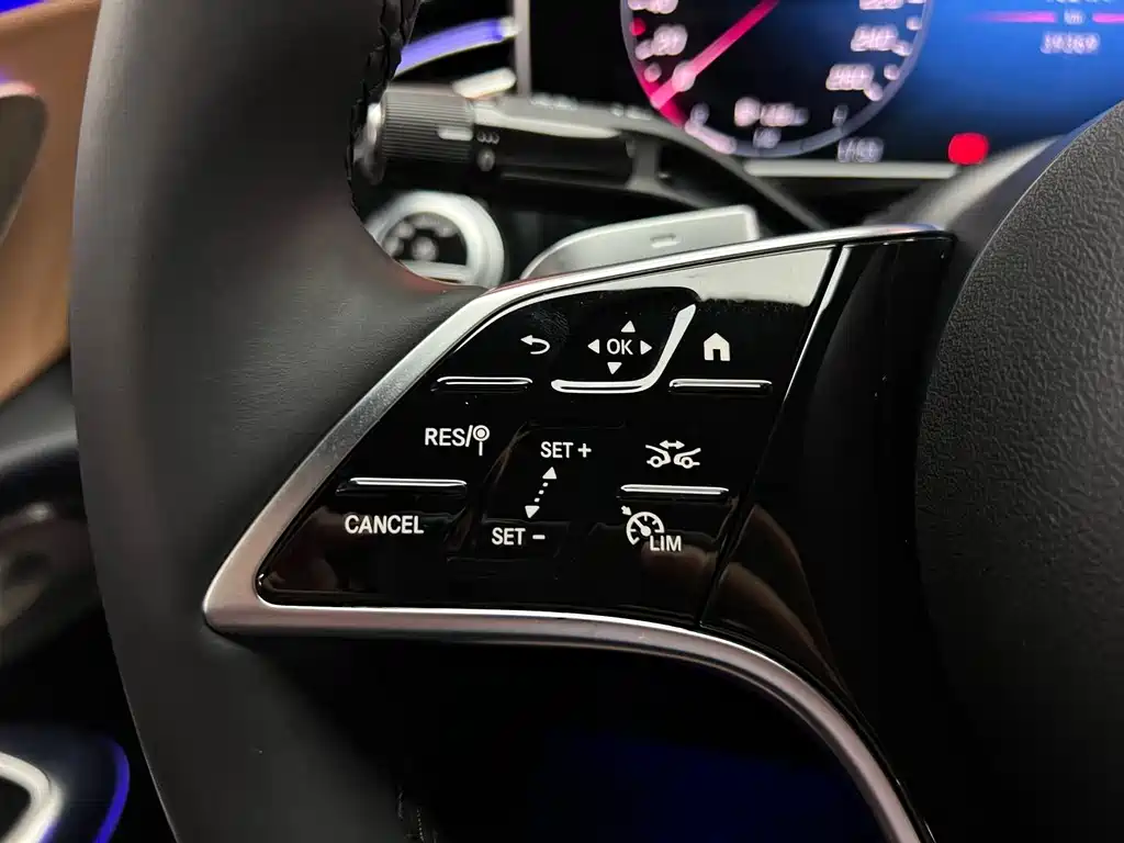Mercedes-Benz E-Class — миниатюра 23
