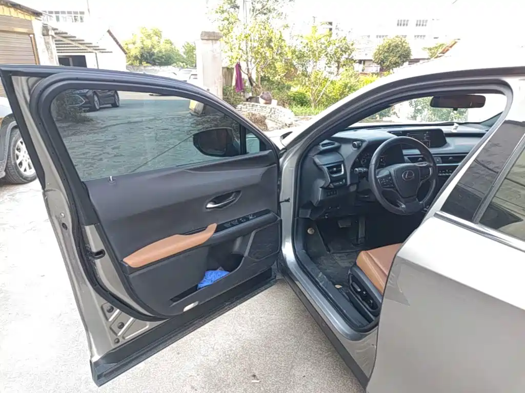 Lexus UX — миниатюра 16