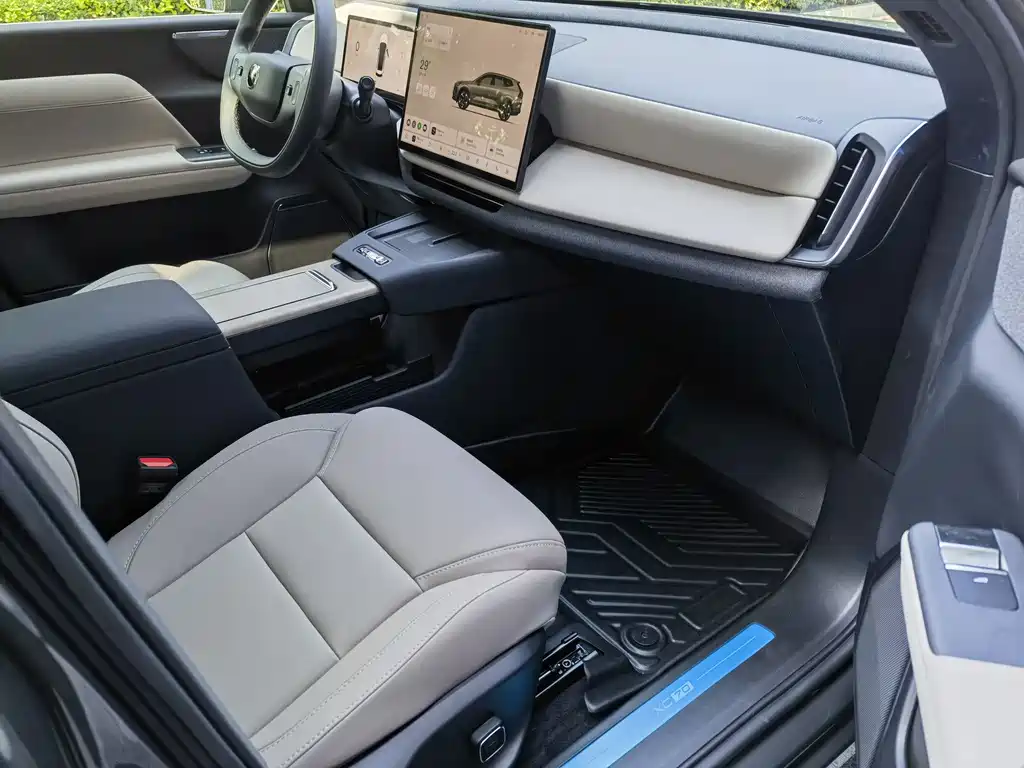 Volvo XC70 PHEV — миниатюра 17