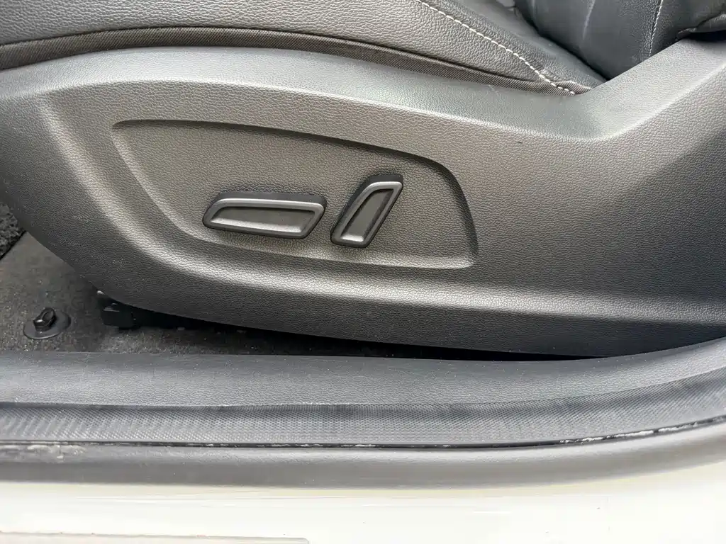 Roewe i6 Classic 20T Auto Internet Smart Edition, фото 9