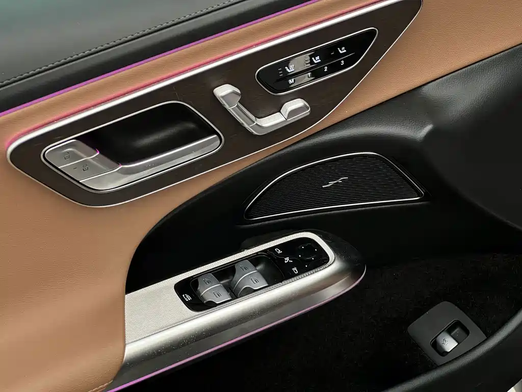Mercedes-Benz E-Class — миниатюра 20