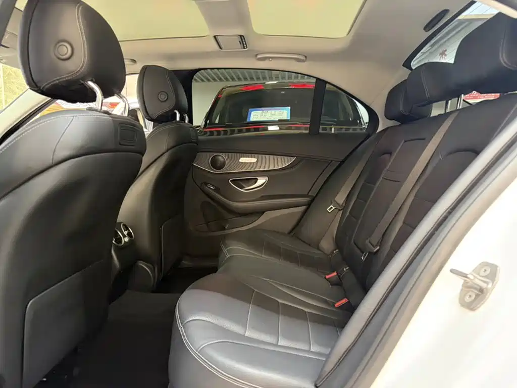 Mercedes-Benz C-Class — миниатюра 10