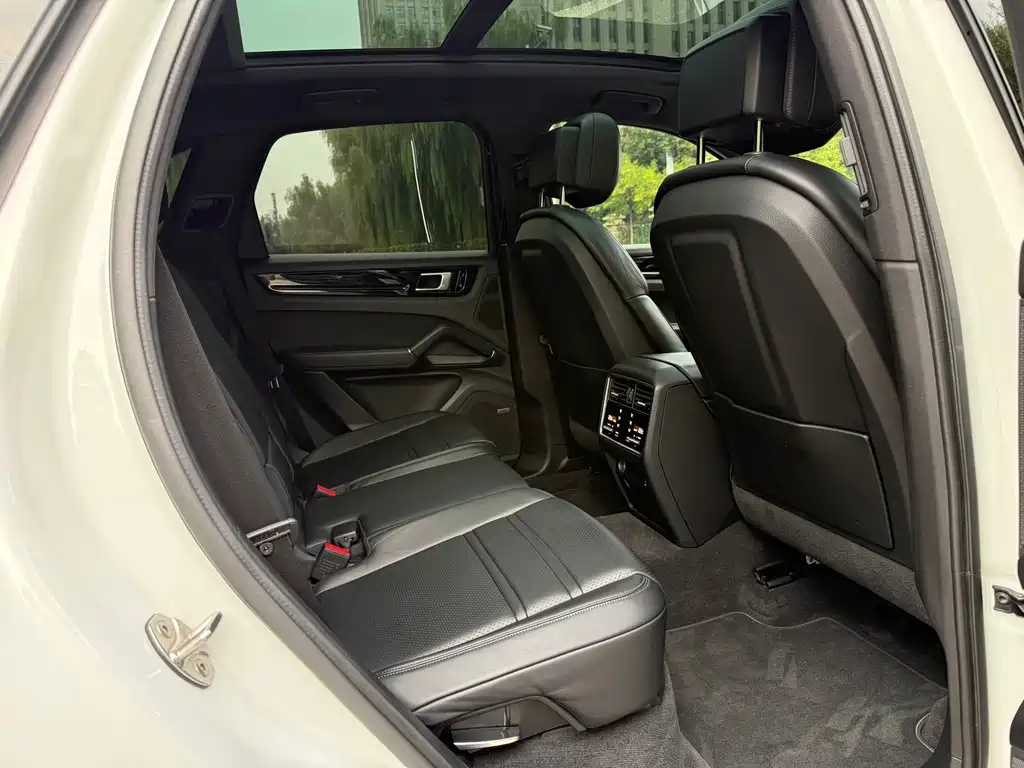 Porsche Cayenne — миниатюра 10
