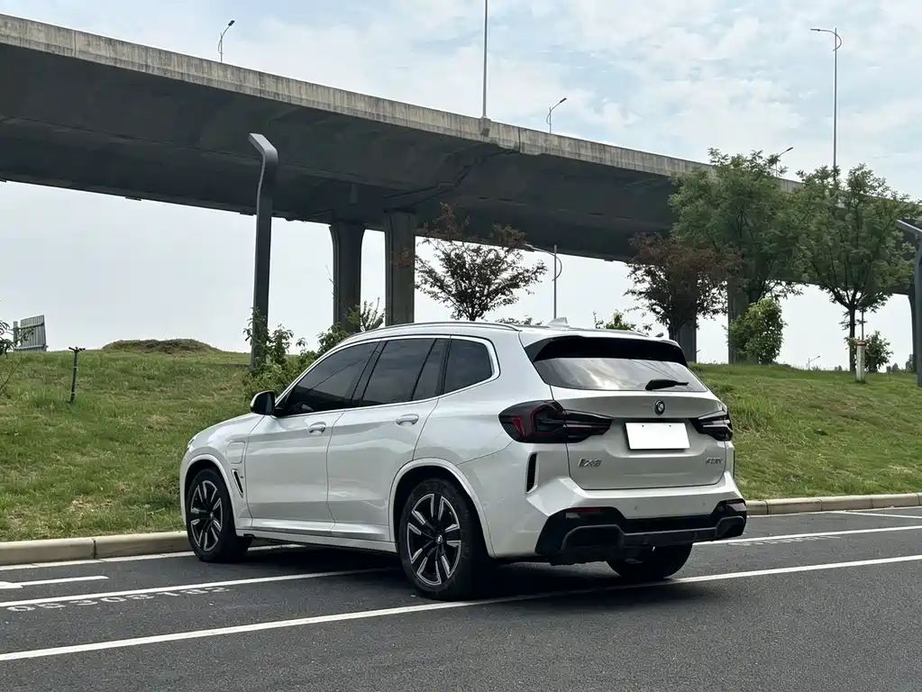 BMW iX3 2024 Lead