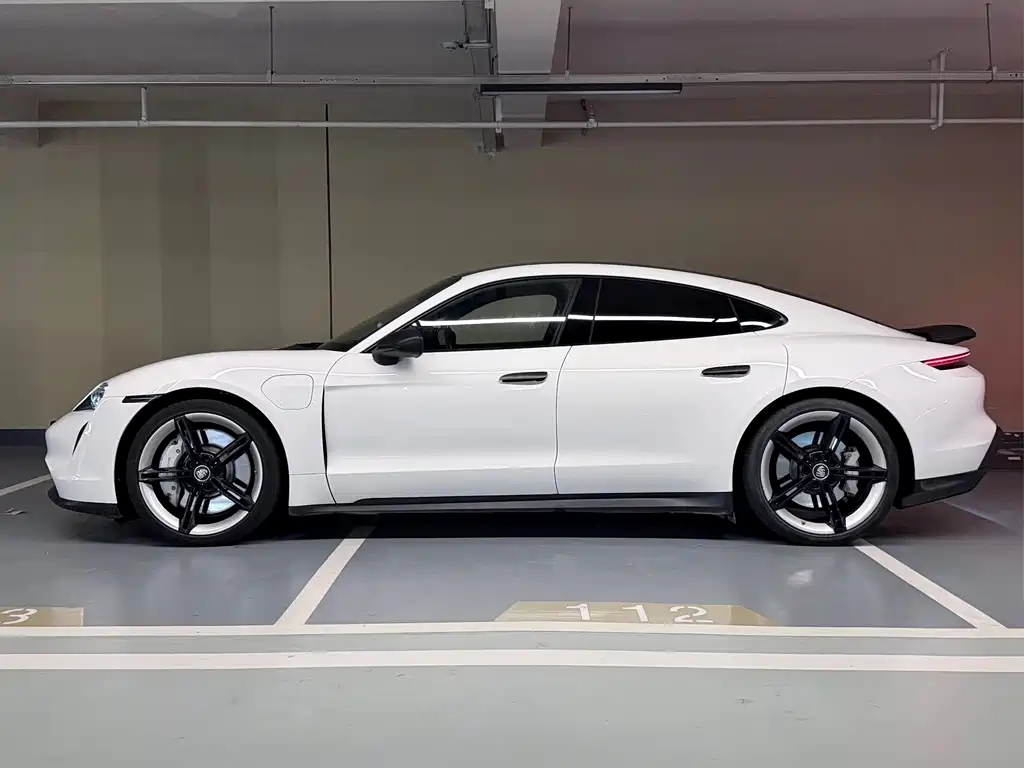 Porsche Taycan — миниатюра 6
