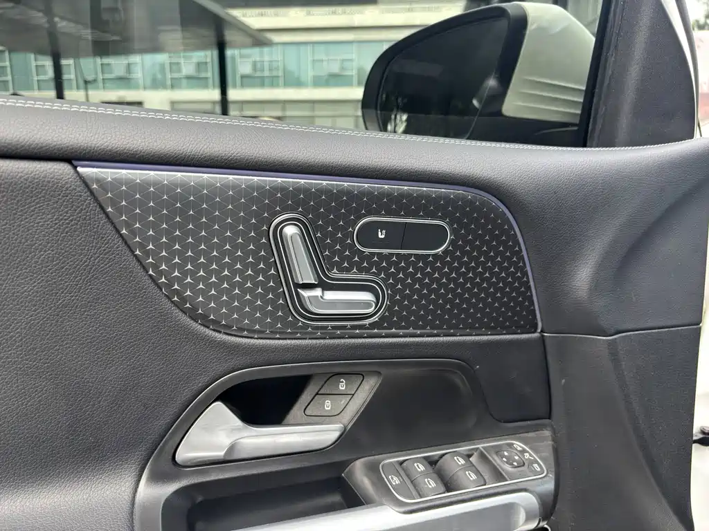 Mercedes-Benz EQB — миниатюра 11