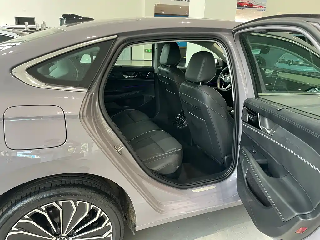 Volkswagen Passat 2025 Pro 380TSI