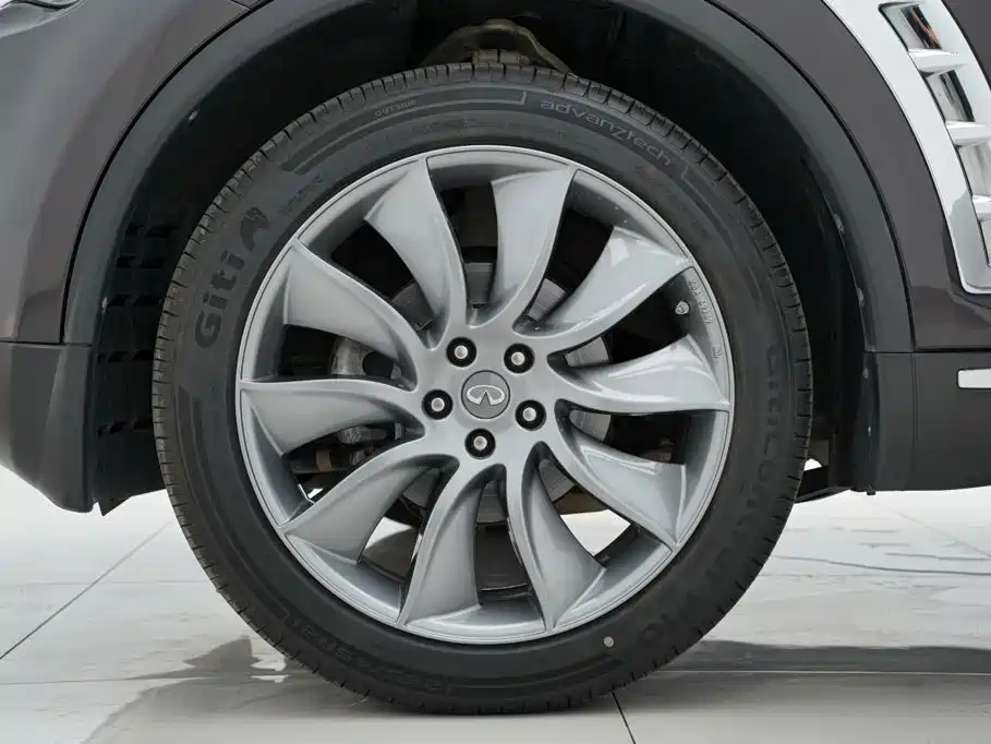 Infiniti QX70 — миниатюра 31
