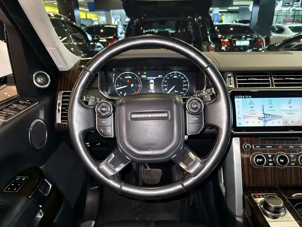 Land Rover Range Rover — миниатюра 12