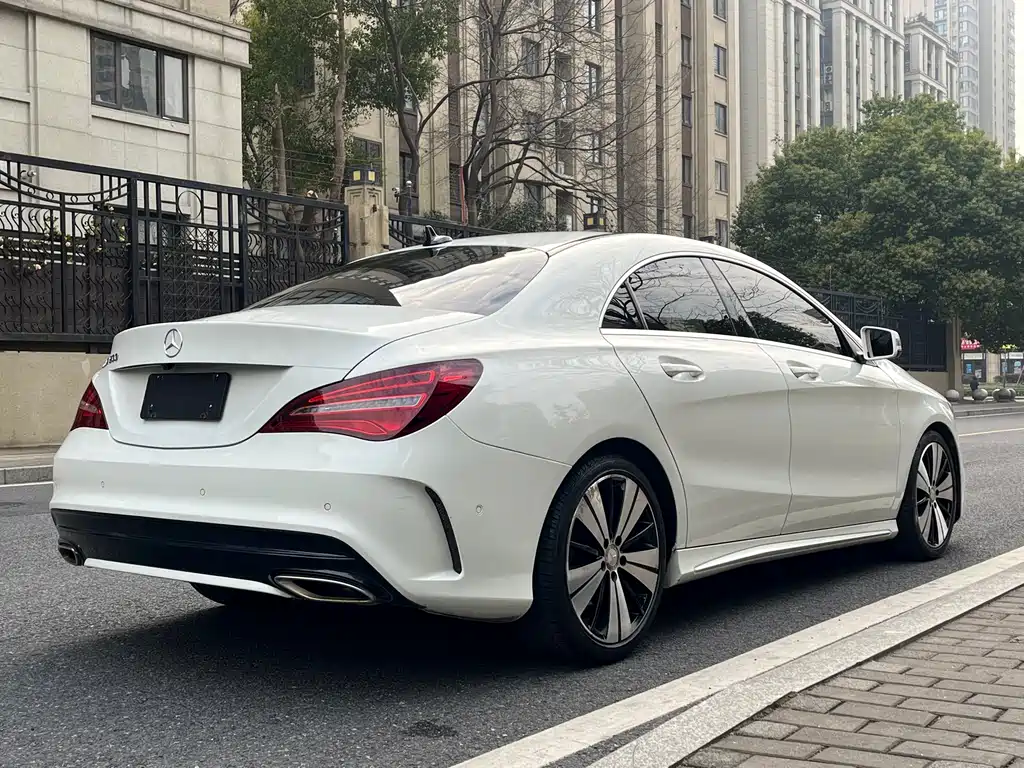 MERCEDES-BENZ CLA