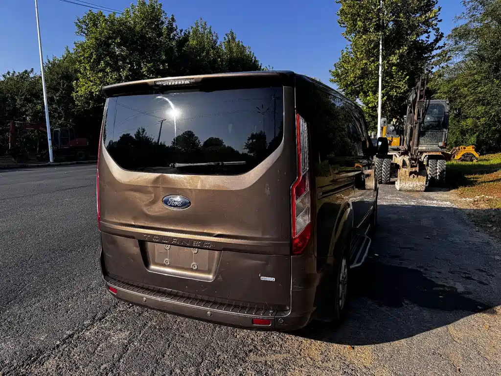 Ford Tourneo — миниатюра 4