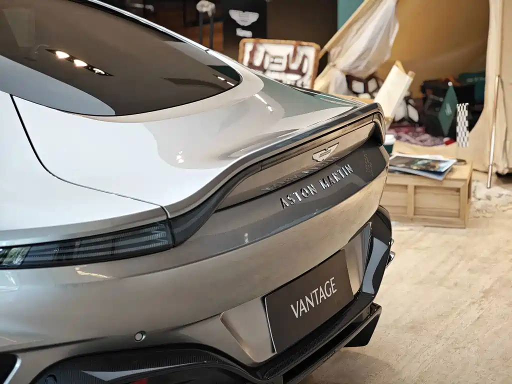 Aston Martin V8 Vantage — миниатюра 6