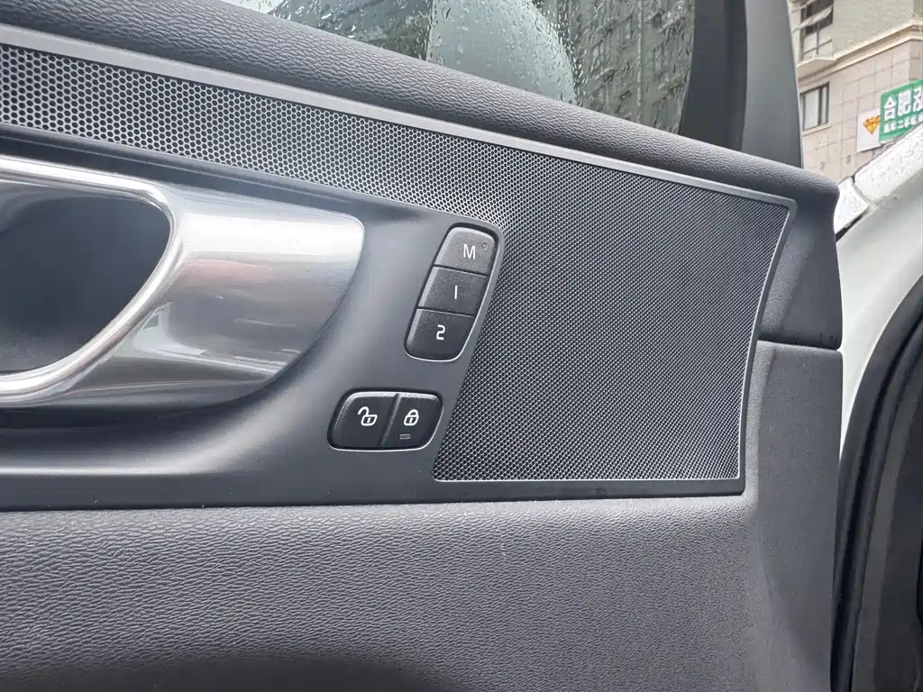 Volvo XC60 — миниатюра 12