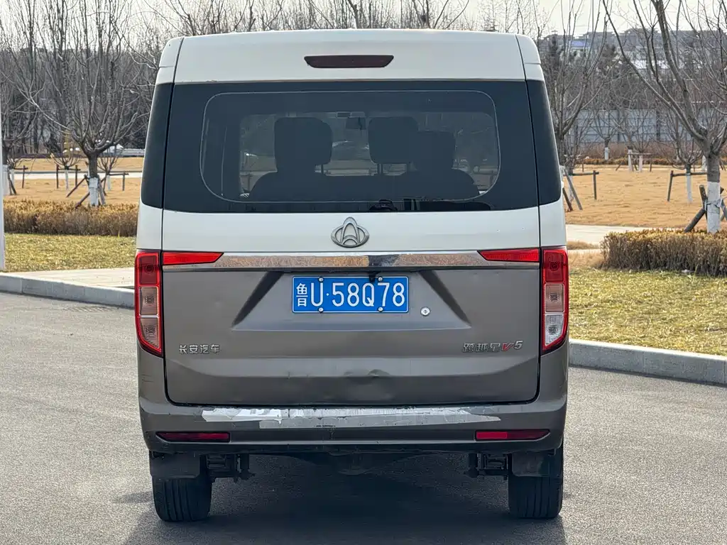 CHANGAN CROSS STAR V5