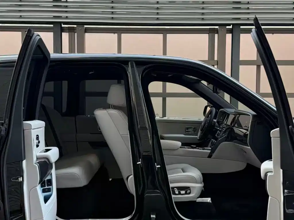 Rolls-Royce Cullinan 2025 Black Badge