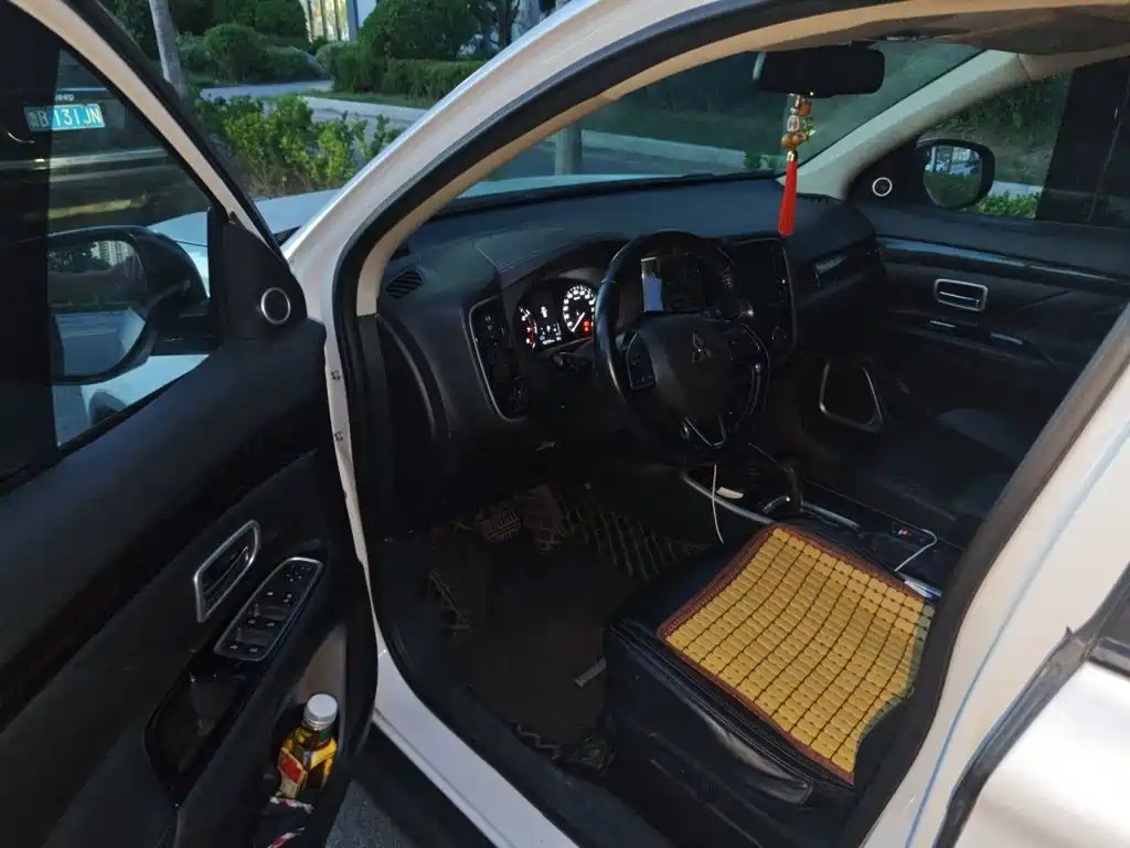 Mitsubishi Outlander — миниатюра 14
