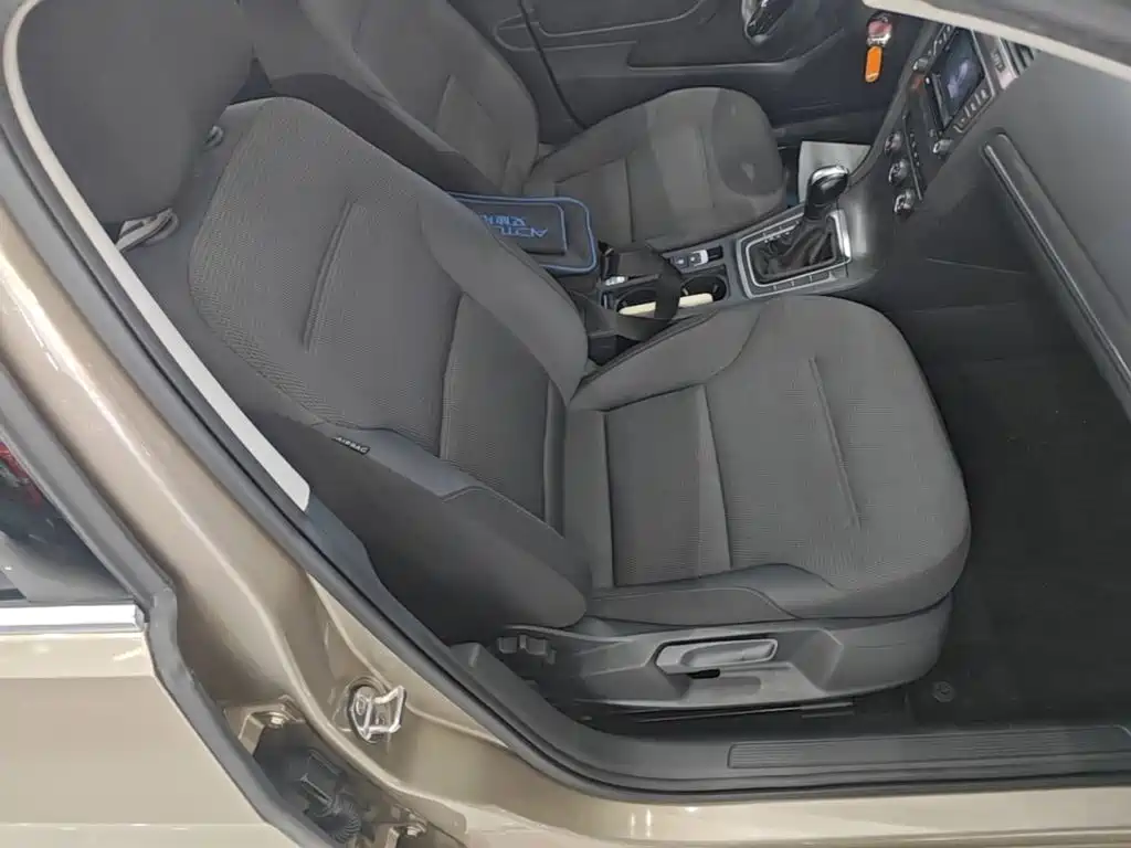 Volkswagen Golf — миниатюра 25
