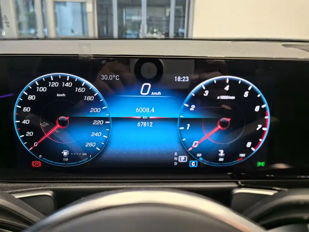 Mercedes-Benz GLB — миниатюра 8