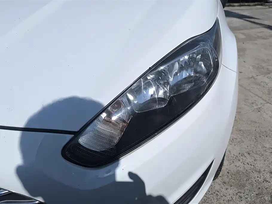 Ford Fiesta 2013 1.5L MT