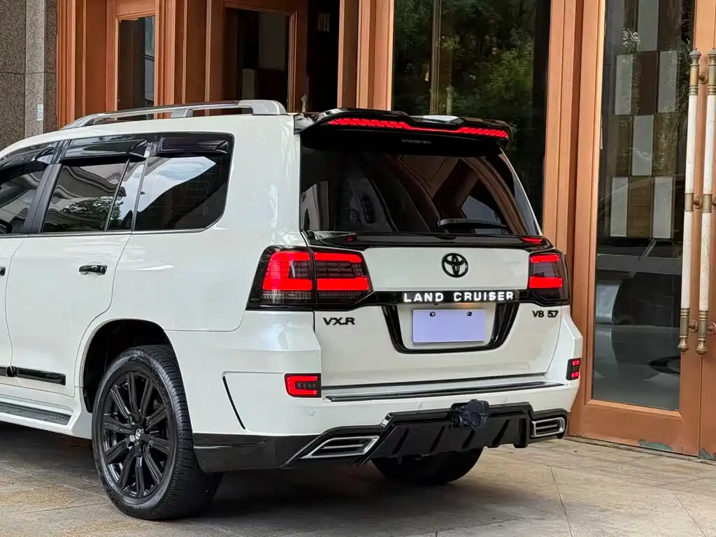 Toyota Land Cruiser 2018 5.7L GX-R