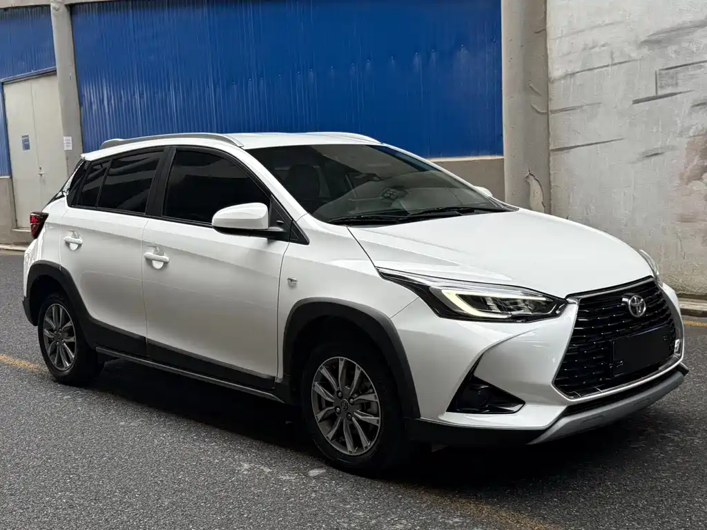 Toyota Yaris L - фото 3