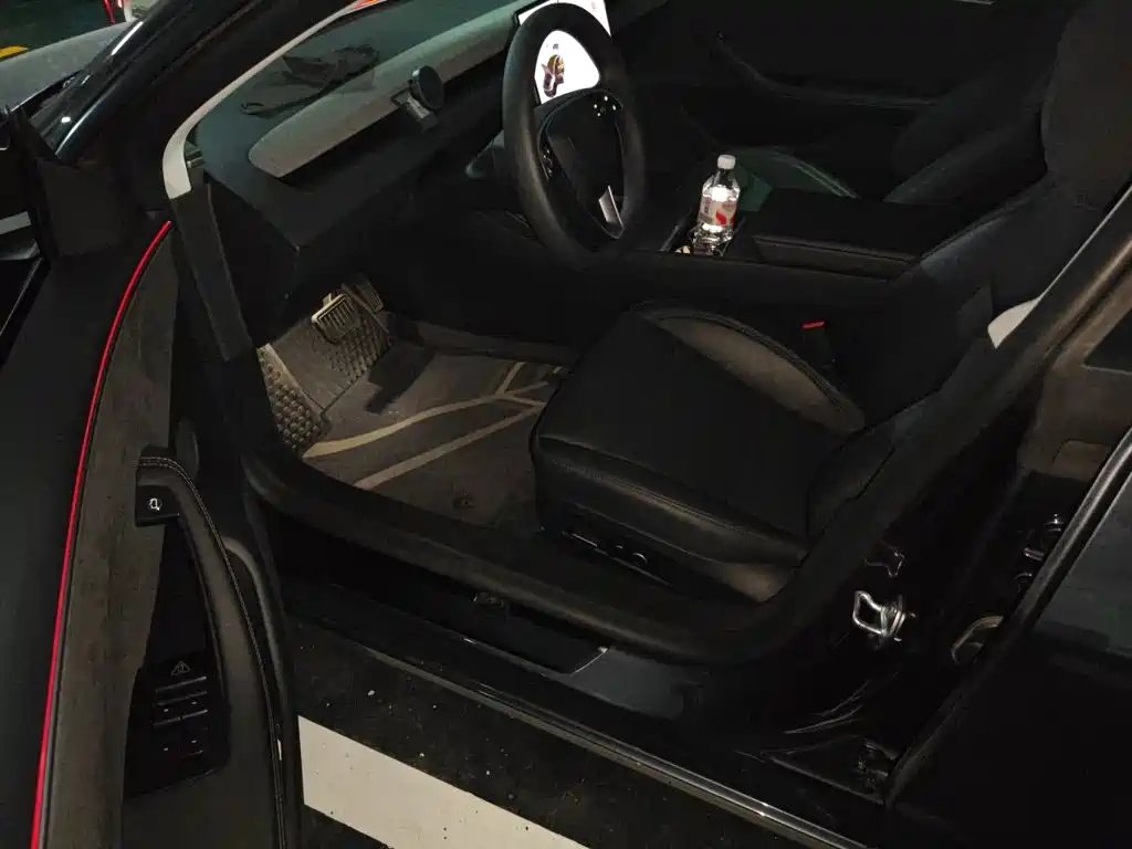 Tesla Model 3 — миниатюра 12