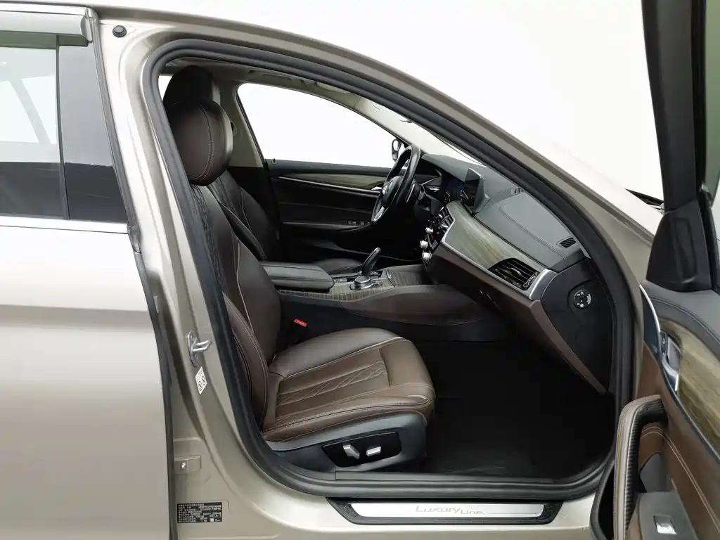 BMW 5 Series — миниатюра 23