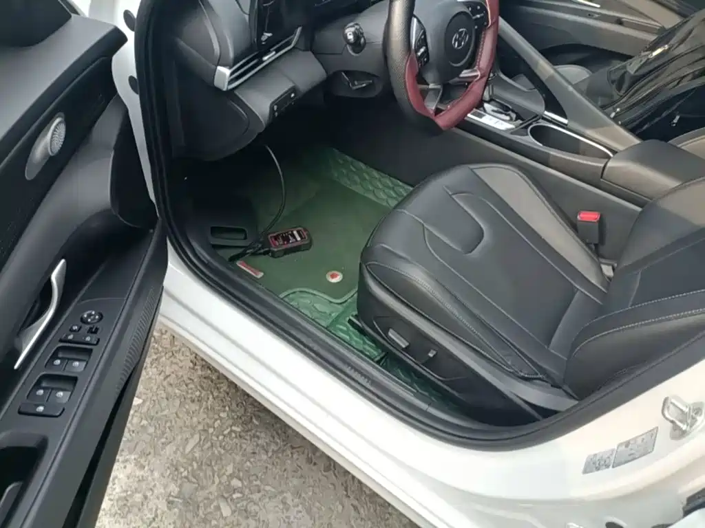 Hyundai Elantra — миниатюра 16