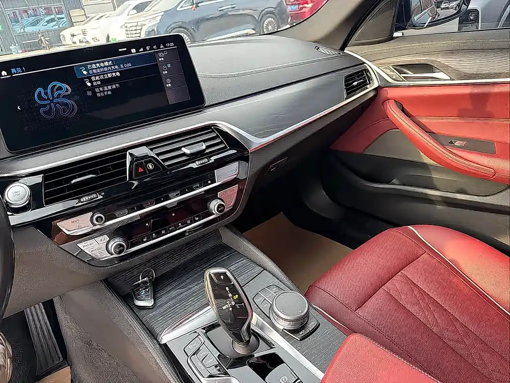BMW 5 Series New Energy — миниатюра 10
