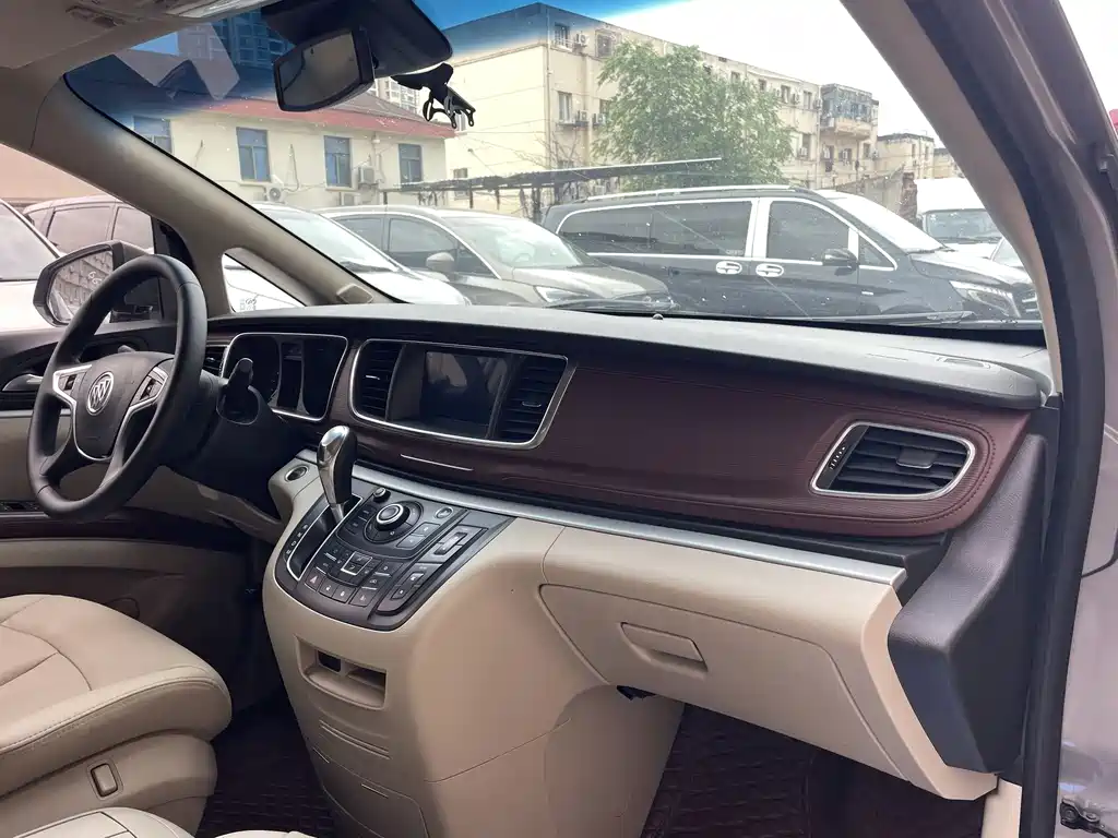 Buick GL8 2017 25S Luxury V