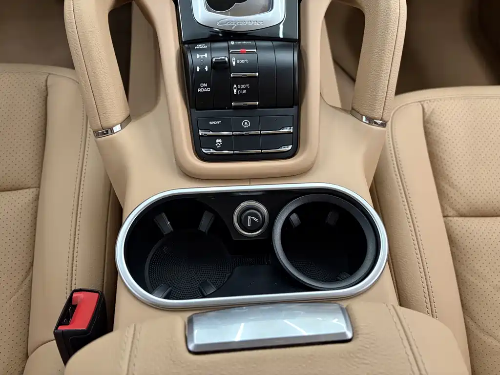 Porsche Cayenne — миниатюра 12