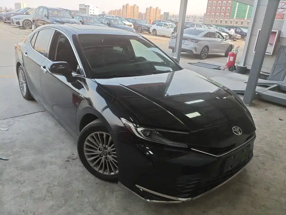 Toyota Camry — миниатюра 2