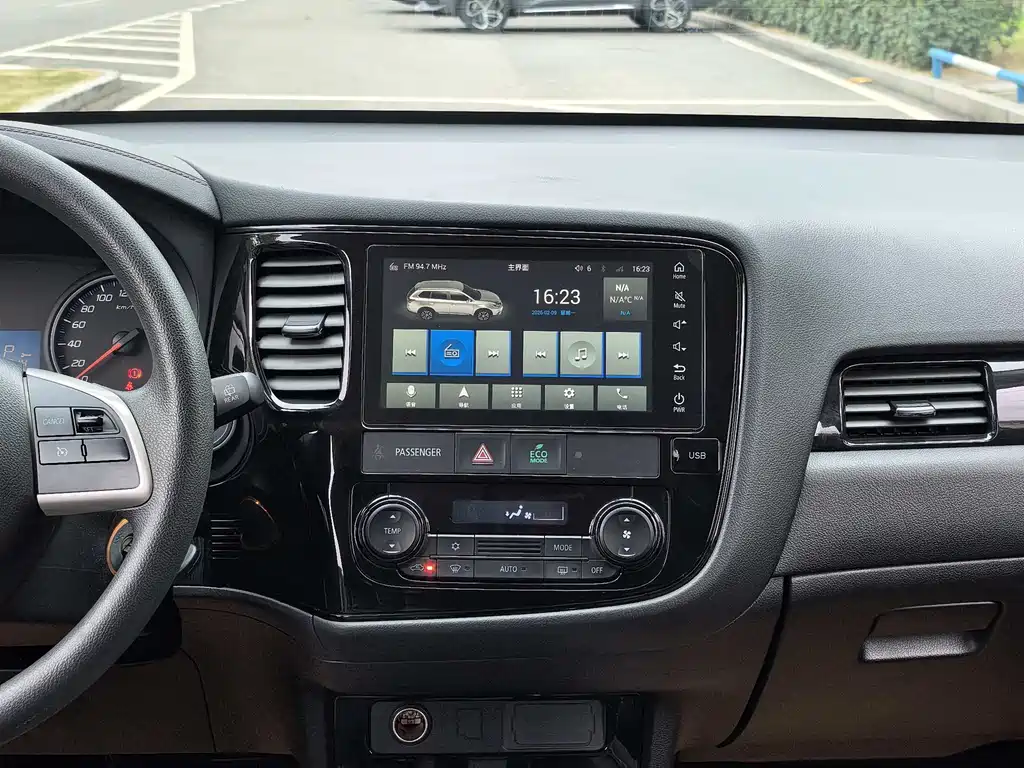 MITSUBISHI OUTLANDER