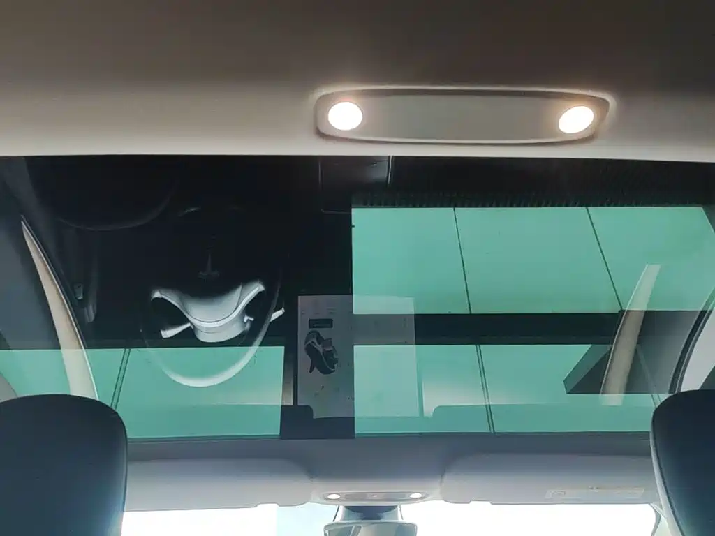 Tesla Model 3 — миниатюра 18