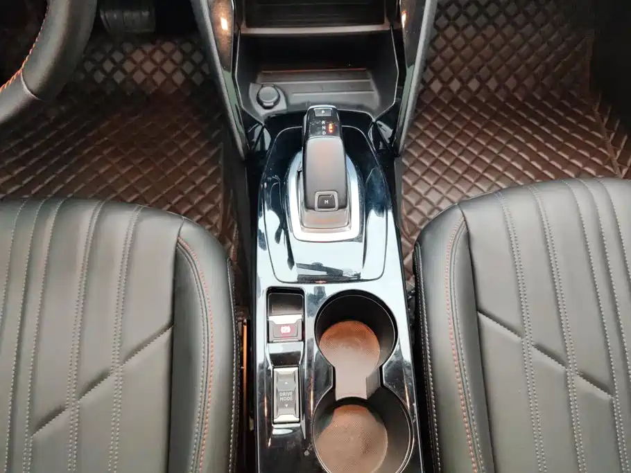 Peugeot 2008 — миниатюра 16