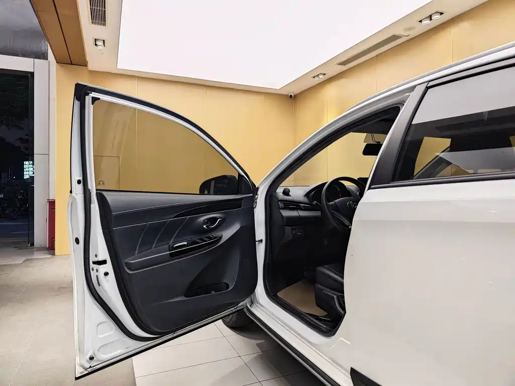 Toyota Yaris L — миниатюра 7