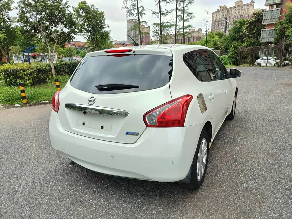 Nissan Tiida — миниатюра 7