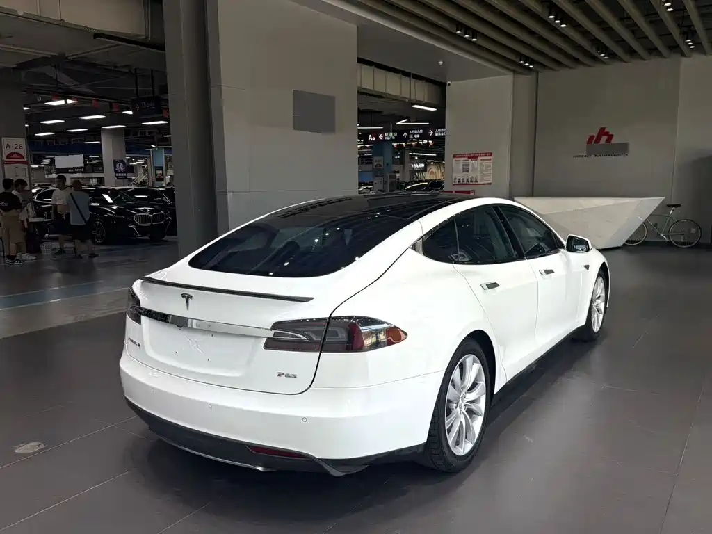 Tesla Model S — миниатюра 7