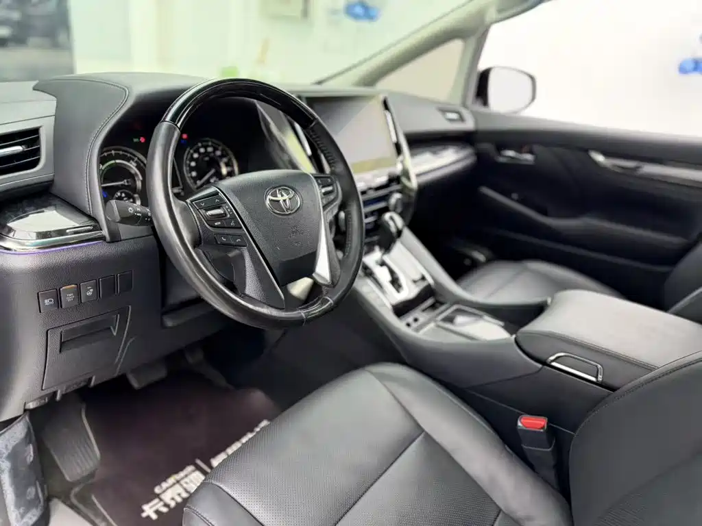Toyota Vellfire — миниатюра 31