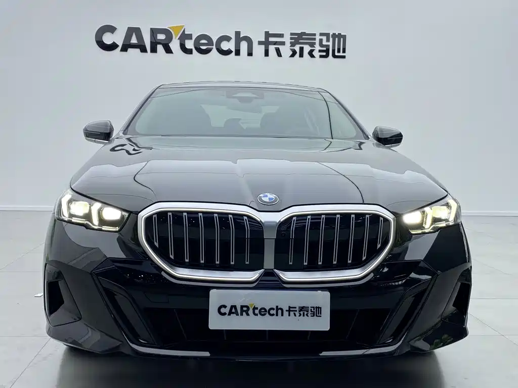 BMW 5 Series — миниатюра 10