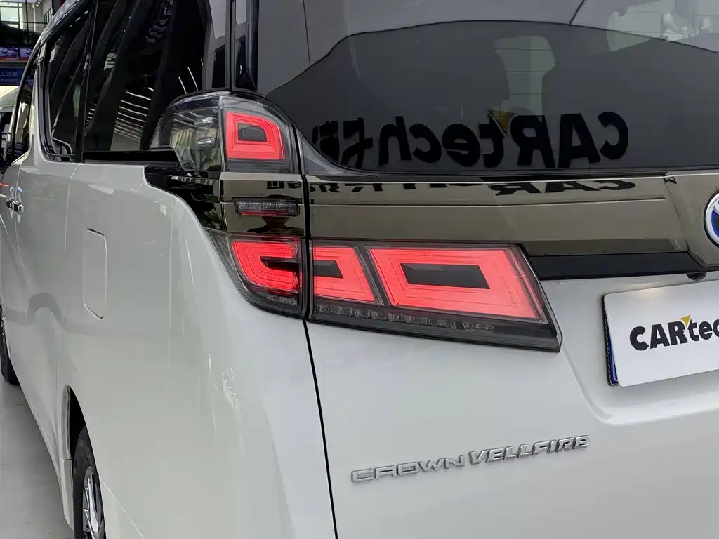 Toyota Vellfire — миниатюра 6