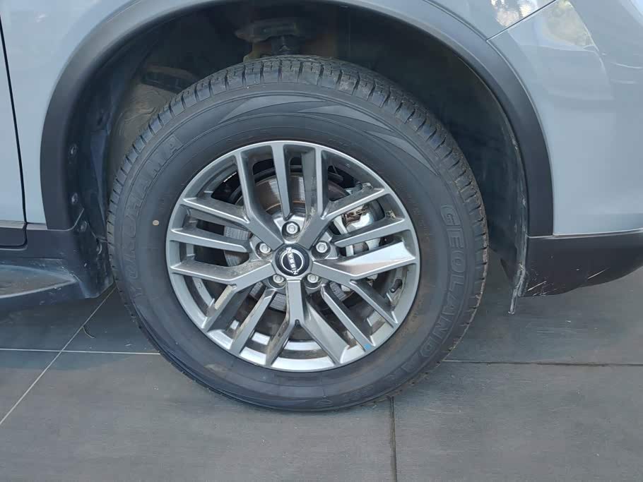 Nissan X-Trail 2.0 л 2025 г. Серебристо-серый, пробег 6500 км