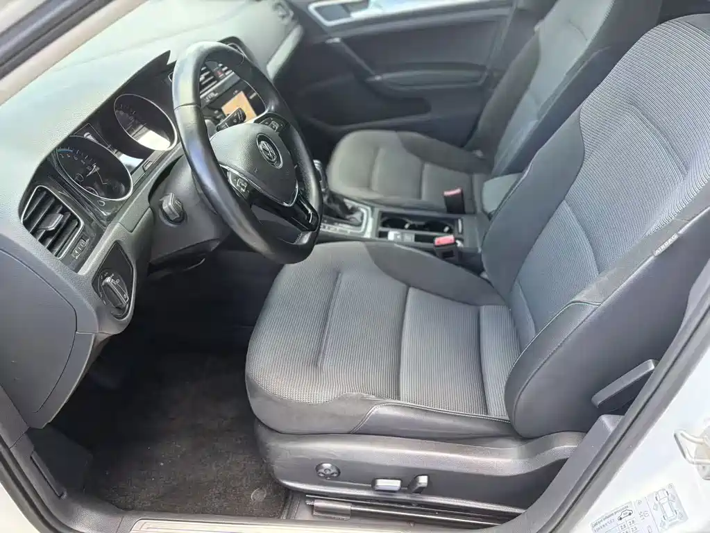 Volkswagen Golf EV — миниатюра 9