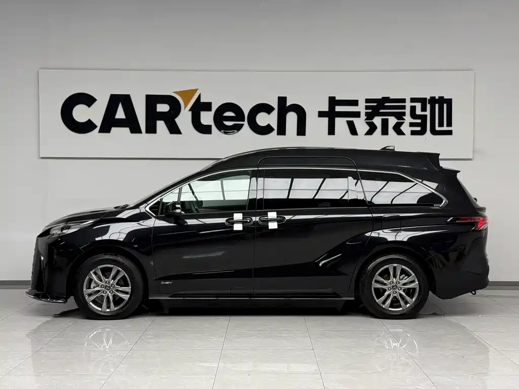 Toyota Sienna — миниатюра 2