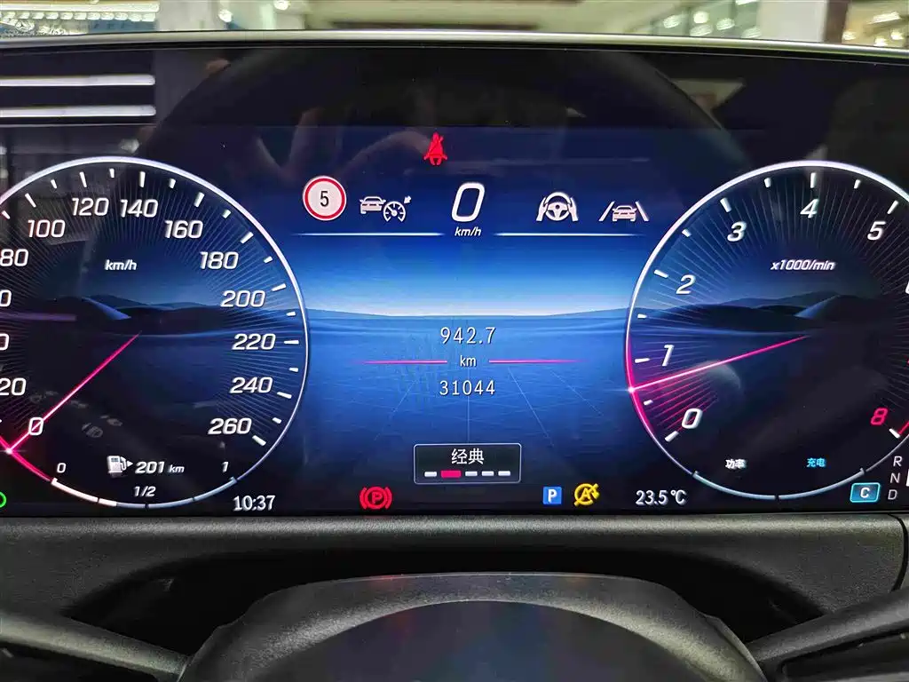 Mercedes-Benz E-Class — миниатюра 18