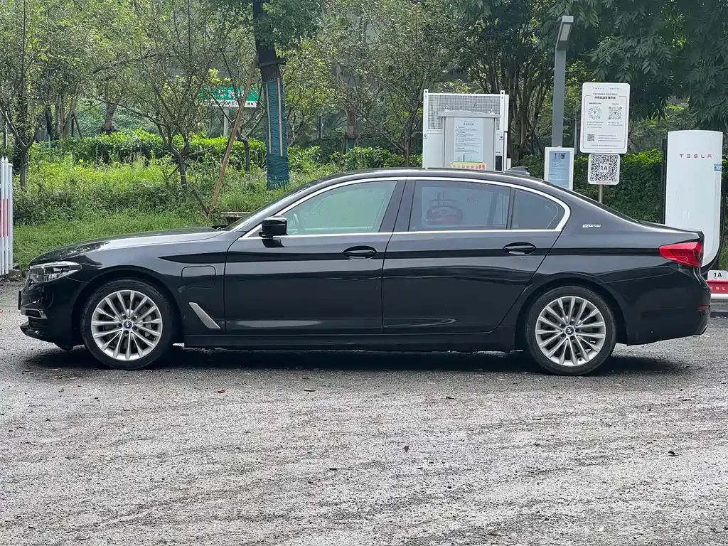 BMW 5 Series New Energy — миниатюра 3