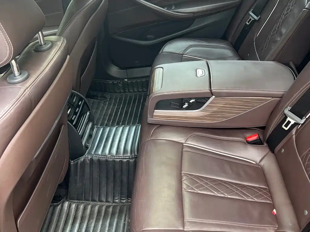 BMW 5 Series New Energy — миниатюра 9