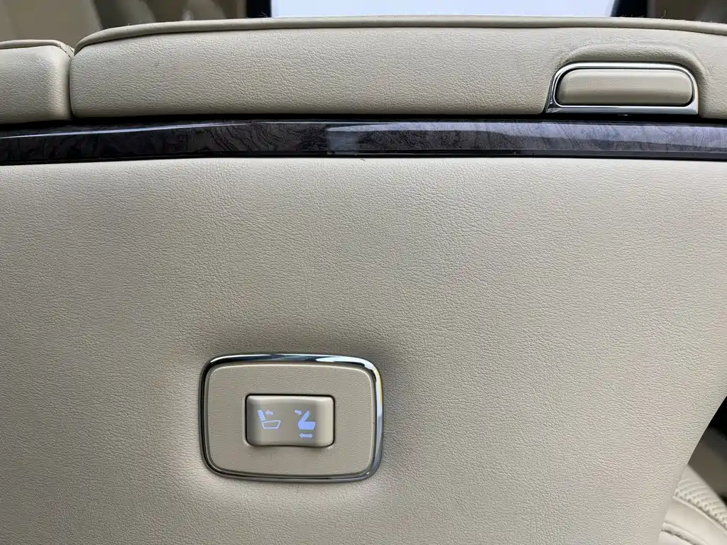 Toyota Alphard — миниатюра 28