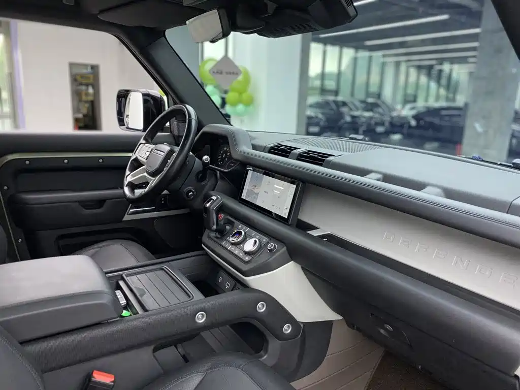 Land Rover Defender — миниатюра 17