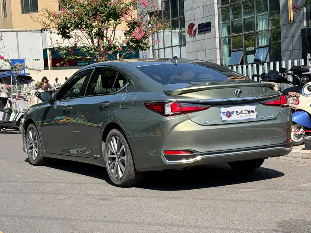 Lexus ES — миниатюра 4
